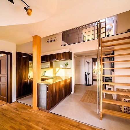 Rooftop Triplex Apartment In Centre ฮราเดตสคราโลเว ภายนอก รูปภาพ