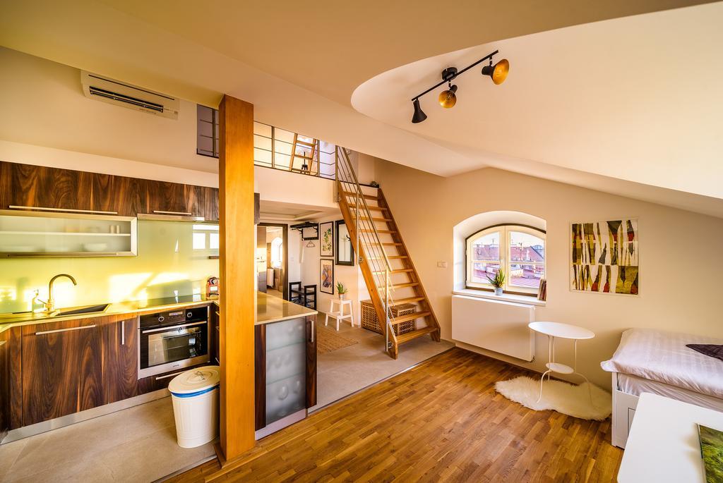 Rooftop Triplex Apartment In Centre ฮราเดตสคราโลเว ภายนอก รูปภาพ